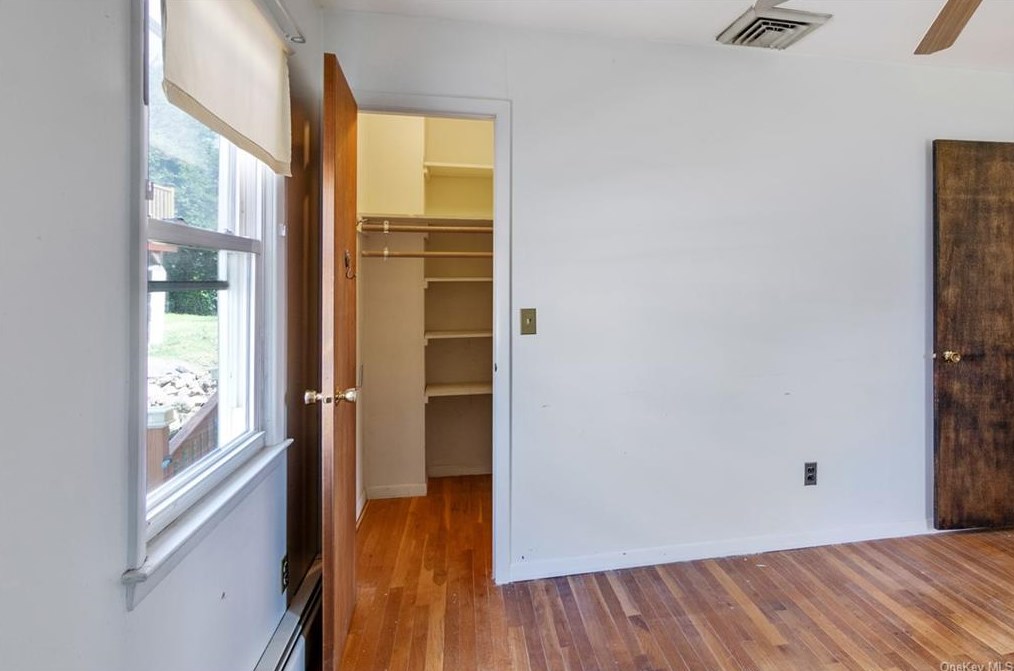 137 Bellevue Pl, Yonkers NY  10703-1626 exterior