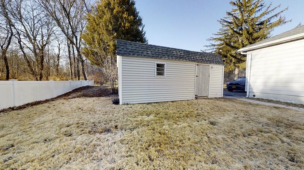571 Rte 376, East Fishkill NY  12533-6088 exterior
