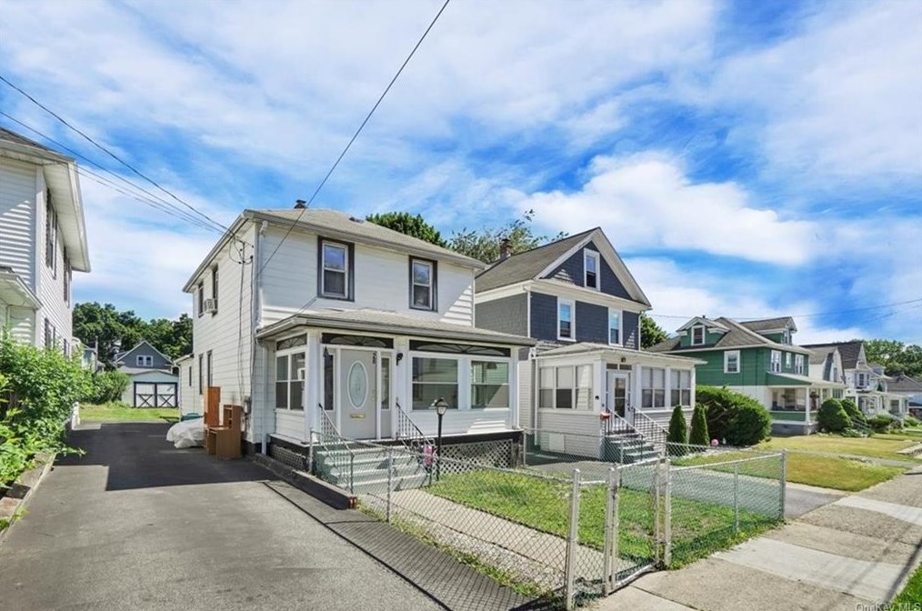 28 Poplar St, Newburgh, NY 12550-4042