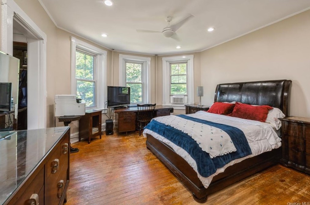 34 Clinton Ave, Dobbs Ferry NY 10522-3000 exterior