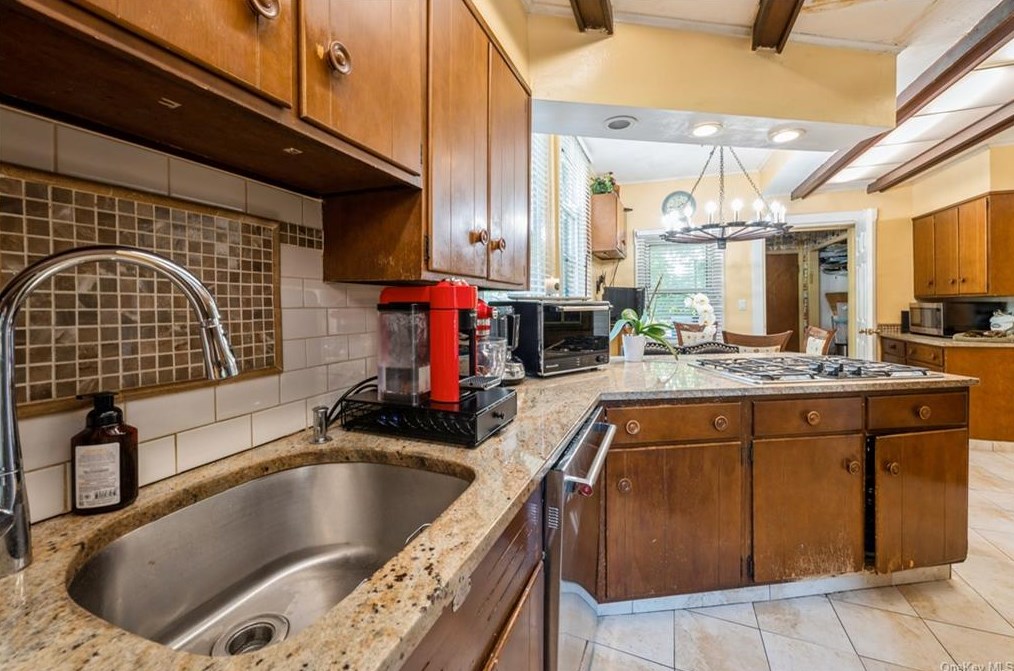 34 Clinton Ave, Dobbs Ferry NY 10522-3000 exterior