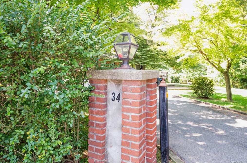 34 Clinton Ave, Dobbs Ferry, NY 10522-2202