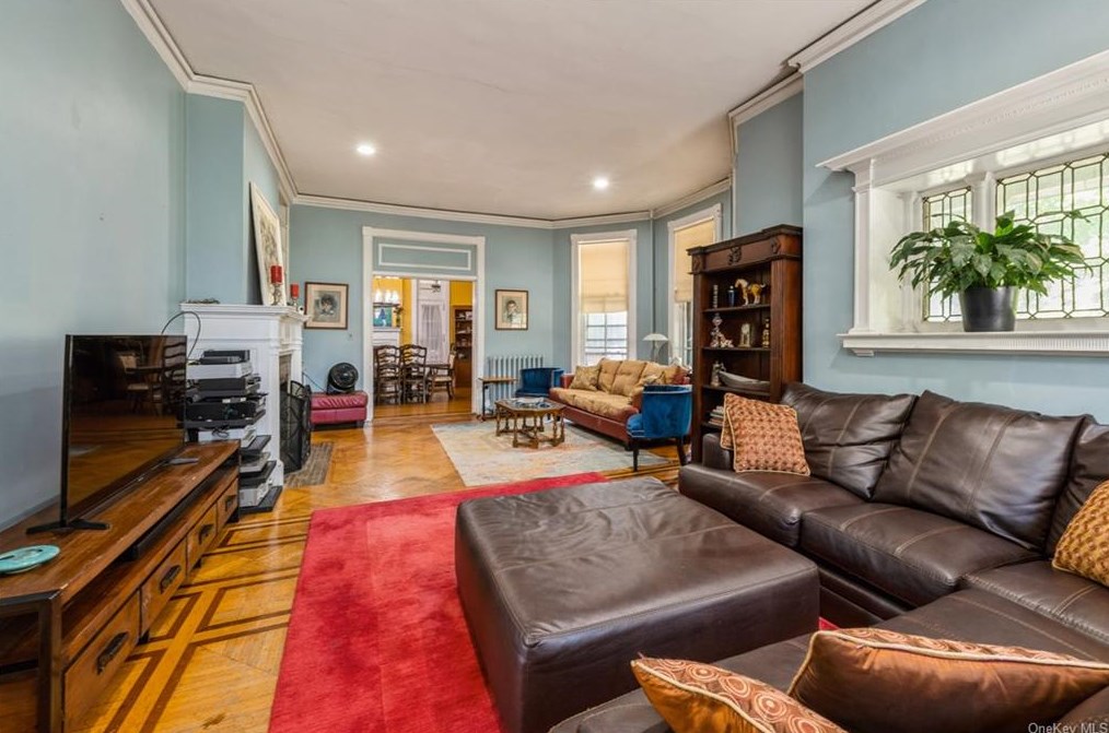 34 Clinton Ave, Dobbs Ferry NY 10522-3000 exterior