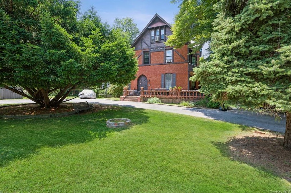 34 Clinton Ave, Dobbs Ferry NY 10522-3000 exterior