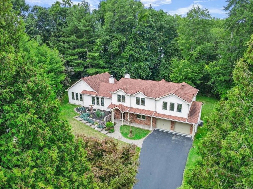 471 Bonnie Ct, Yorktown Hgts, NY 10598