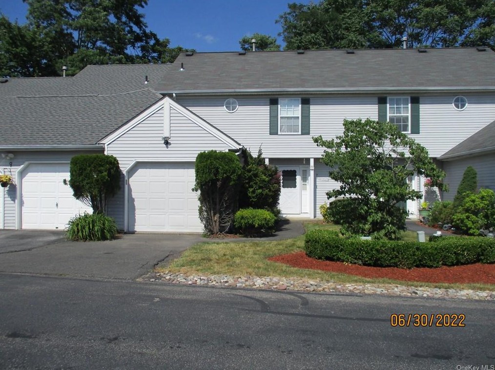 11 Helene Cir, Highland Mills, NY 10930-2808