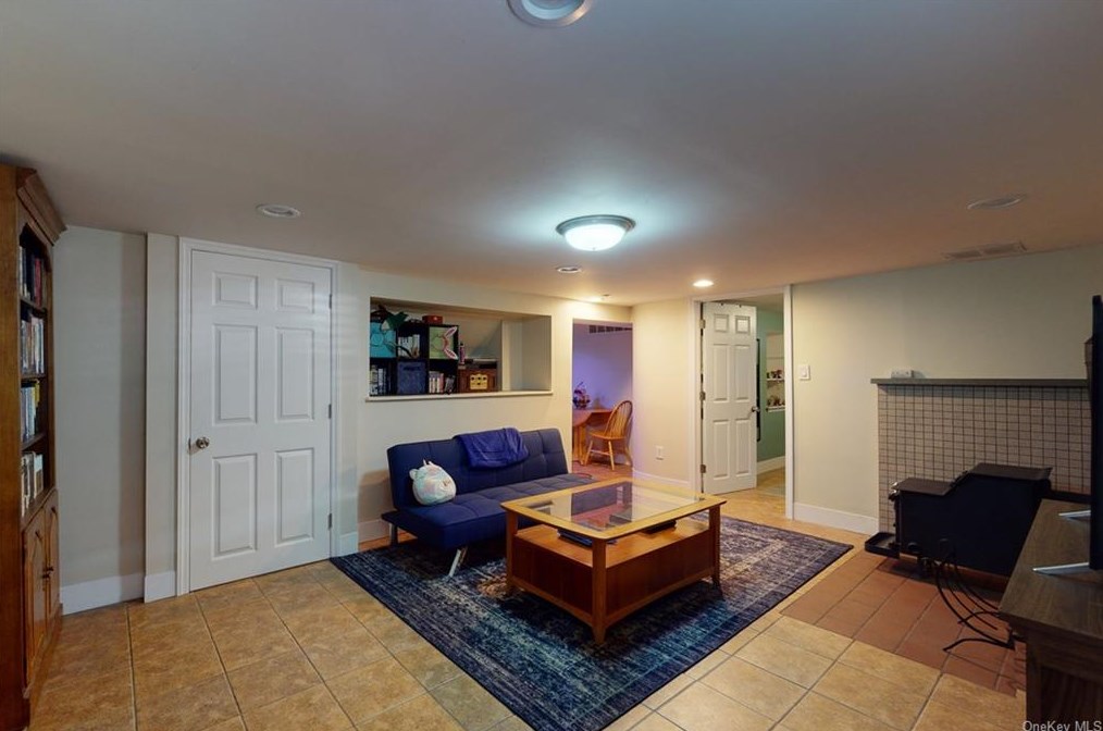 125 Greenwood Dr, Beacon NY  12508-2908 exterior