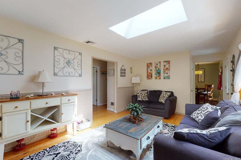 125 Greenwood Dr, Beacon NY  12508-2908 exterior