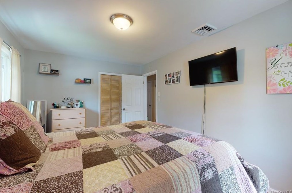 125 Greenwood Dr, Beacon NY  12508-2908 exterior