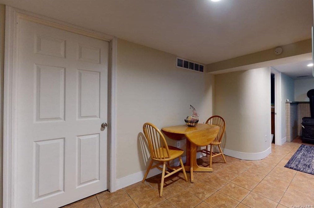 125 Greenwood Dr, Beacon NY  12508-2908 exterior