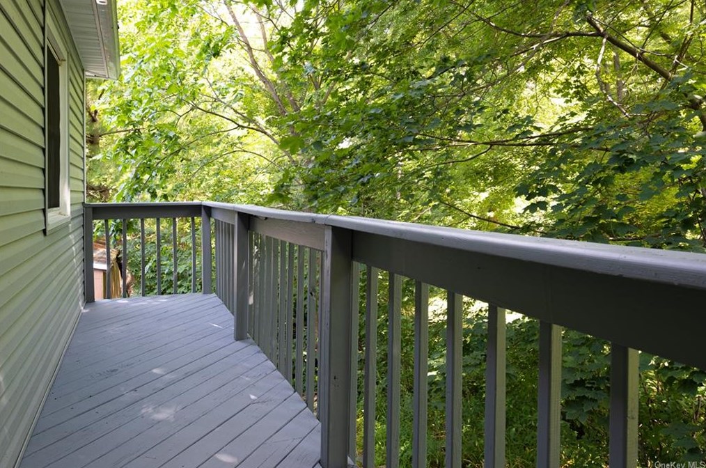 125 Greenwood Dr, Beacon NY  12508-2939 exterior