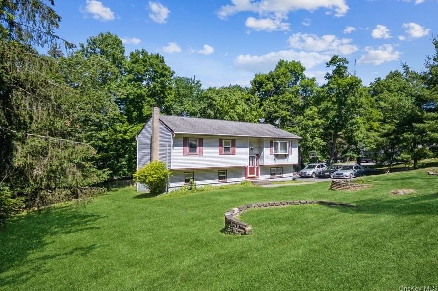 11 Hillside Dr, Highland Mills, NY 10930-2932