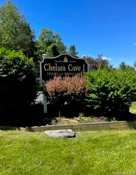 907 Chelsea Cv, East Fishkill, NY 12533-6908