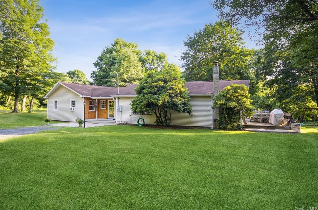 297 St Andrews Rd, Walden, NY 12586