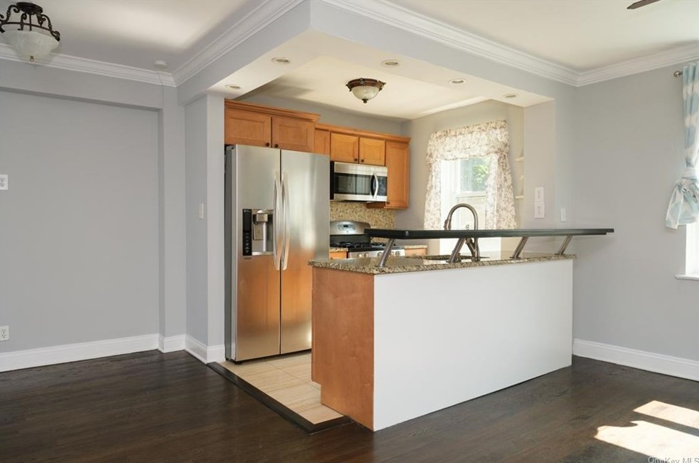 144 Ravine Ave, Yonkers, NY 10701-2102