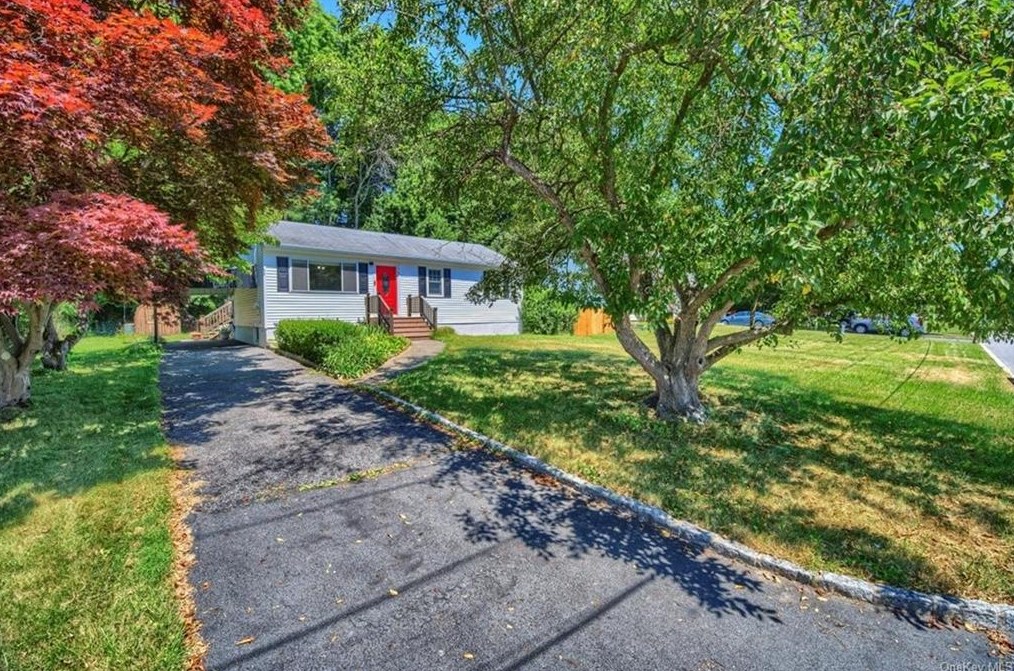 10 Dorothy Dr, Monroe, NY 10950-4307