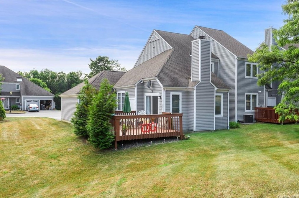 156 Fairway Dr, Kent Lakes, NY 10512-1529