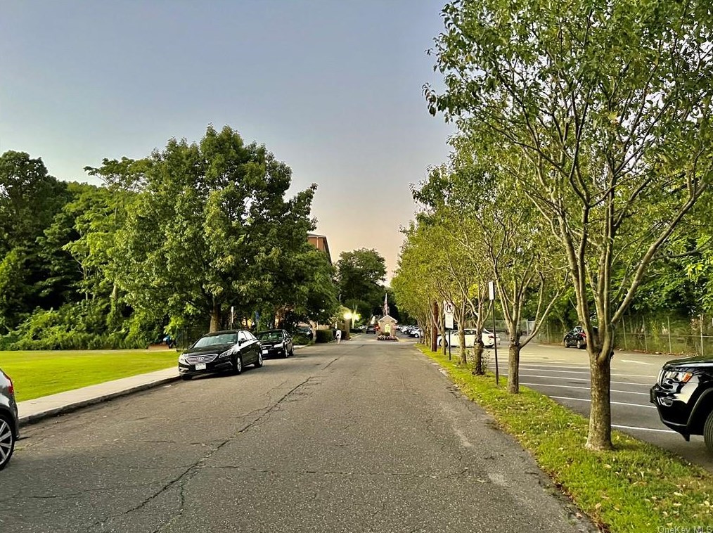 1 Consulate Dr #3c, Yonkers, NY 10707