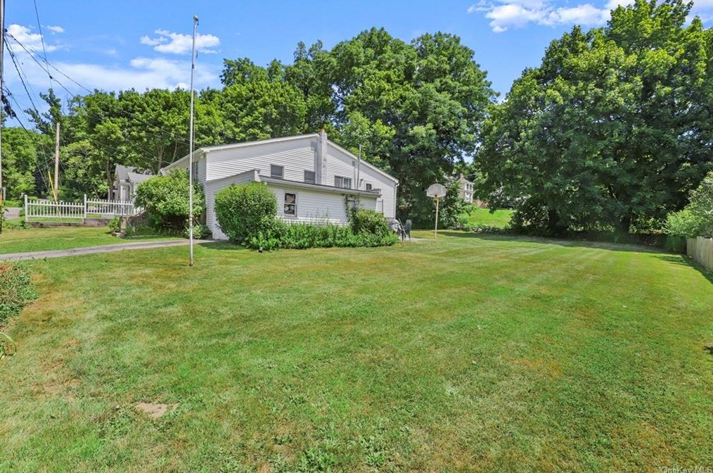 22 Harvard Dr, Kent Lakes, NY 10512