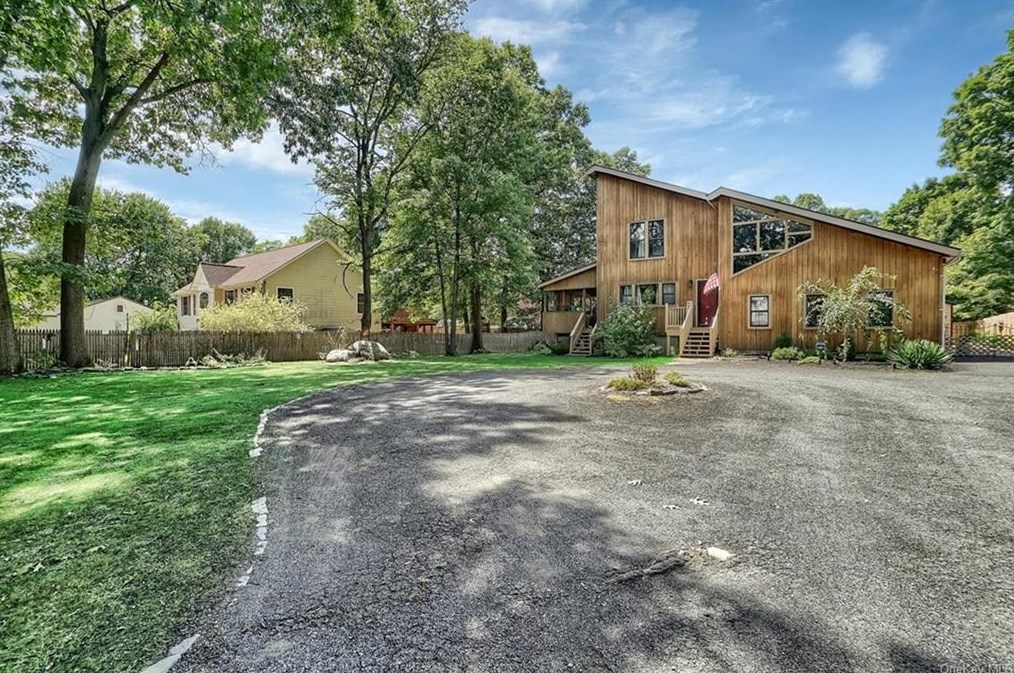 21 Giovanna St, Newburgh, NY 12553-8723