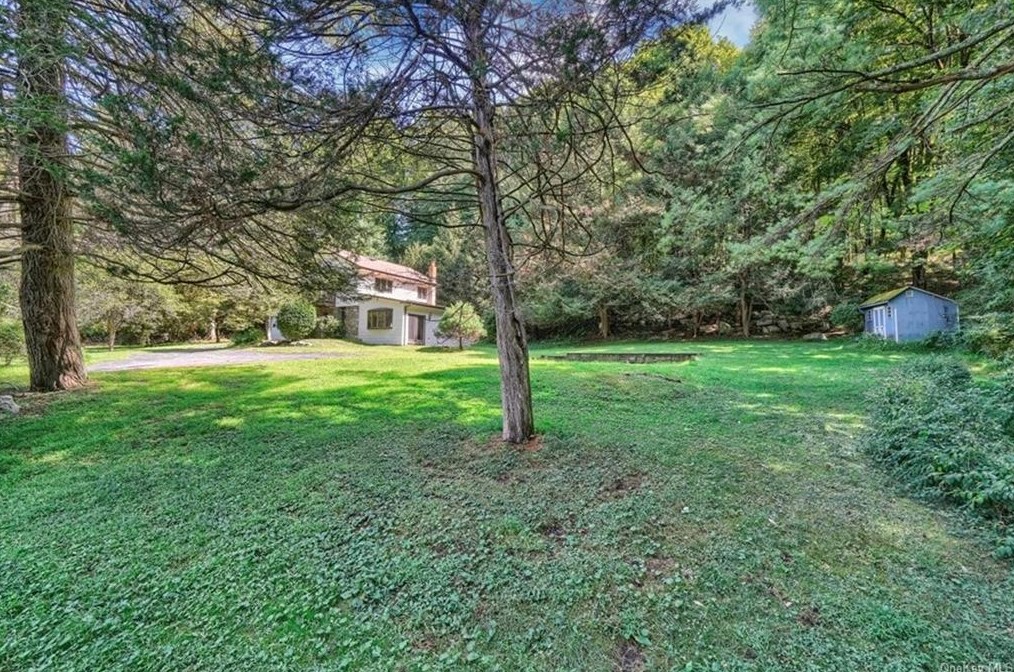 1200 Peekskill Hollow Rd, Kent Lakes, NY 10512-6902