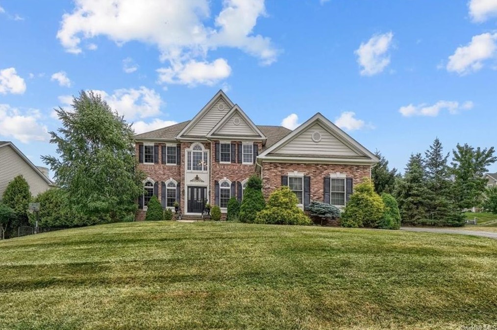 39 Deangelis Dr, Monroe, NY 10950-3027