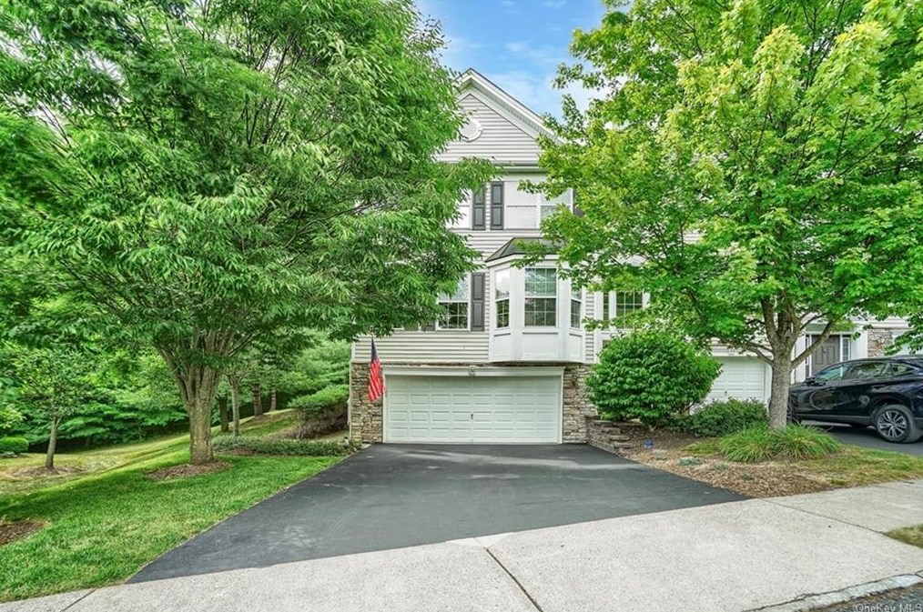 52 Barr Ln, Monroe, NY 10950-4939