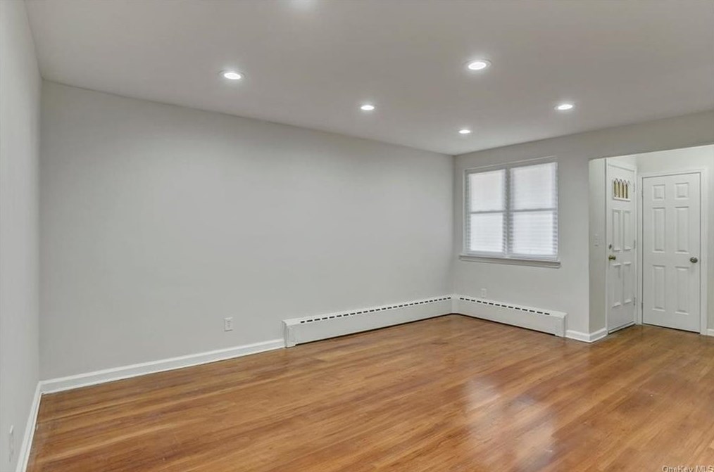 1008 Huntington Ave, Bronx, NY 10465