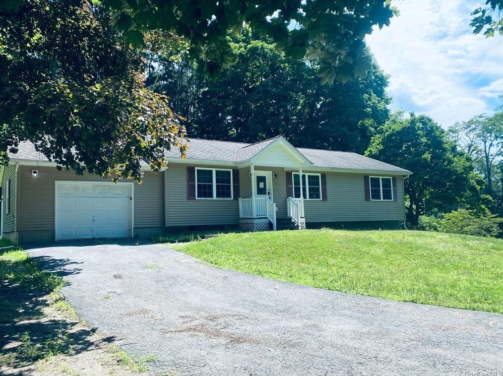 245 Quaker St, Wallkill, NY 12589-4754