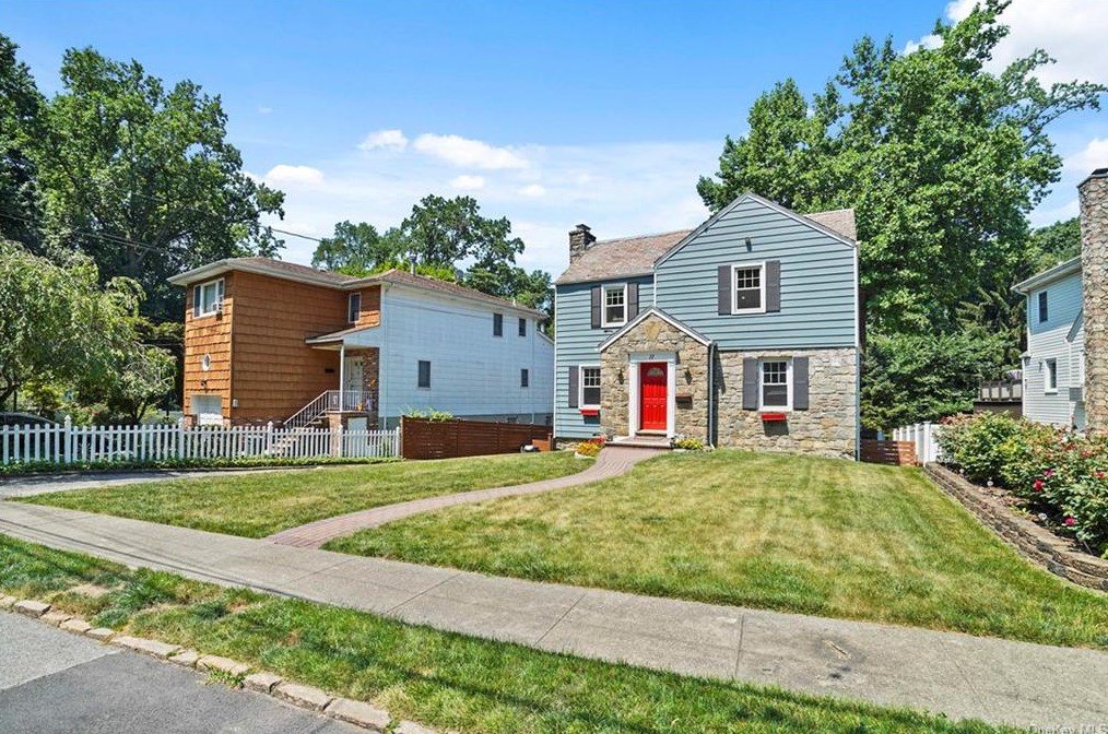 11 Tibbetts Rd, Yonkers, NY 10705-4623