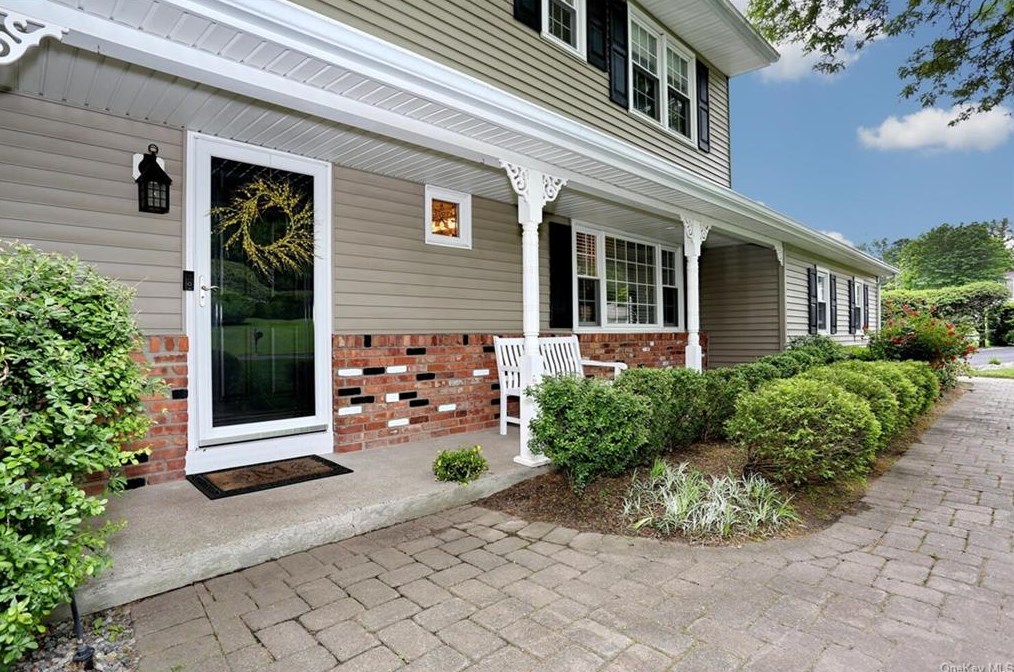 5 Hamilton Ave, Tappan, NY 10983-1002