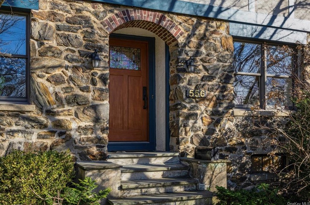 556 Wynnewood Rd, New Rochelle, NY 10803