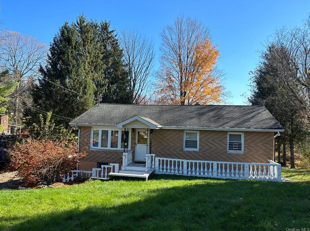 5 Court Ln, Fishkill, NY 12524