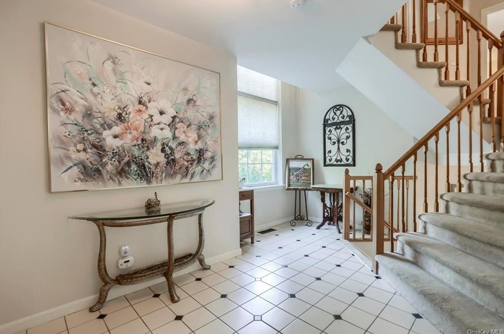 124 Delafield Ln, Newburgh, NY 12550-2579