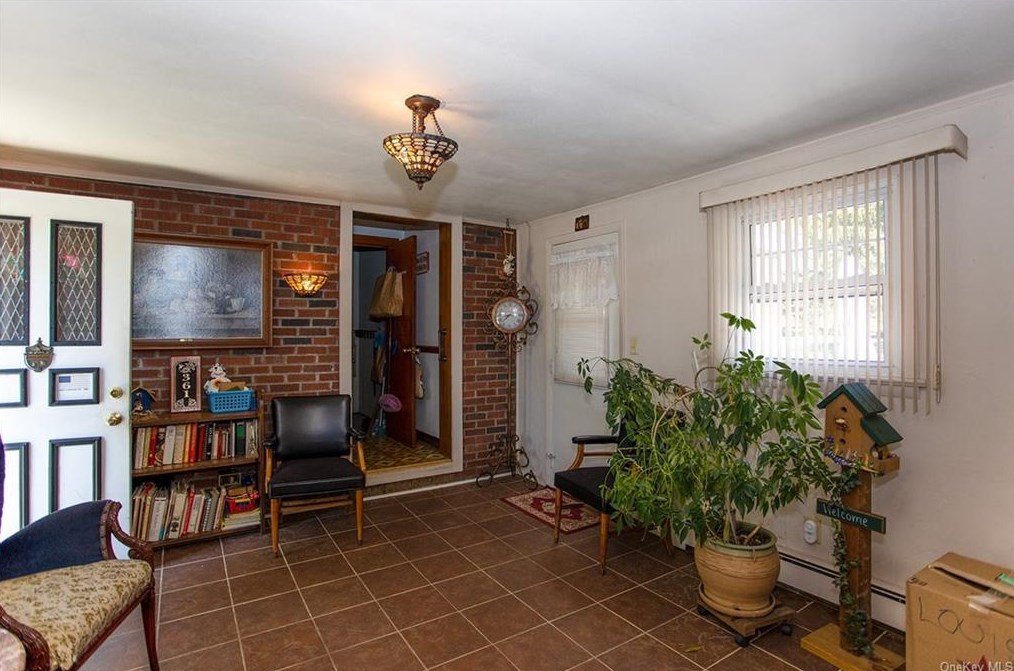 361 Quaker St, Wallkill, NY 12589-2927