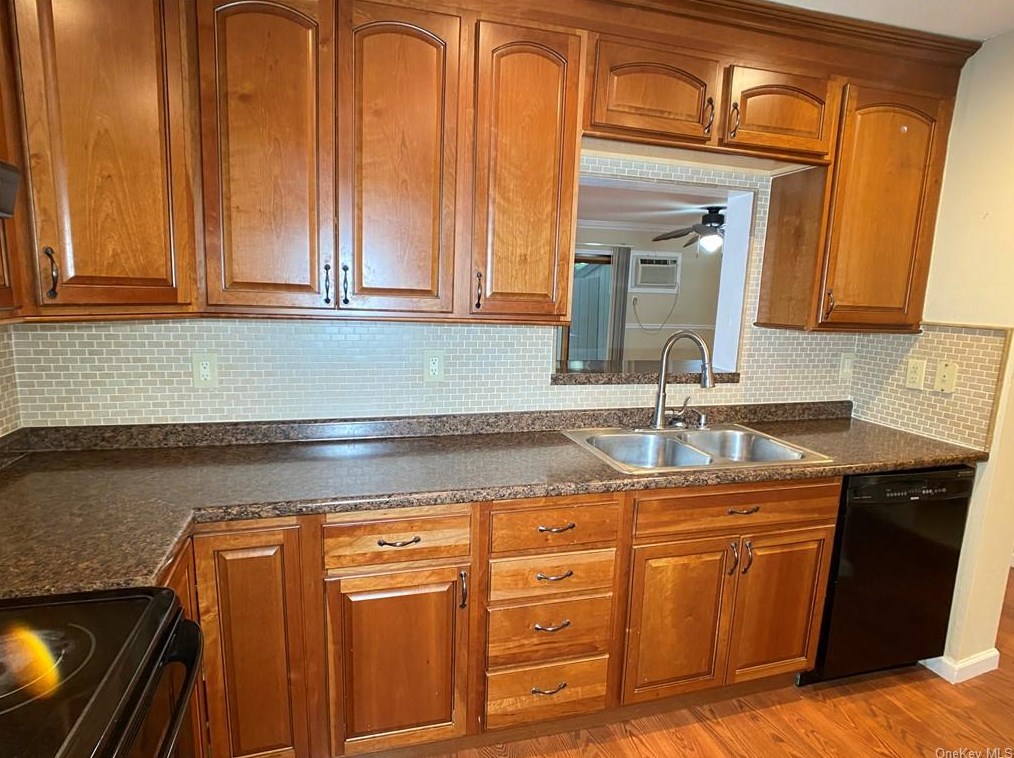 1707 Chelsea Cv, East Fishkill, NY 12533-6916