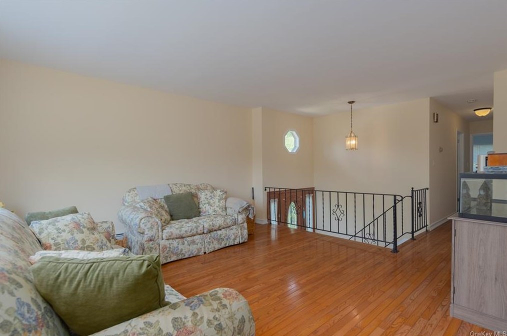 11 Lillian St, Mount Ivy, NY 10970-2626