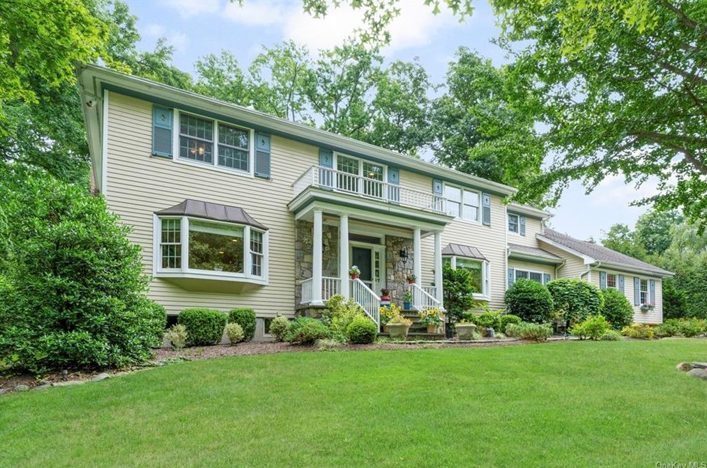 47 Marbourne Dr, Mamaroneck, NY 10543-1044