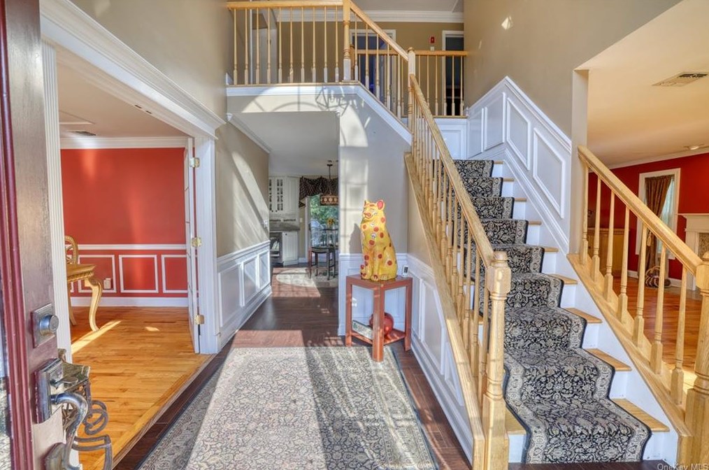 16 Berry Rd, Monroe, NY 10950-4601