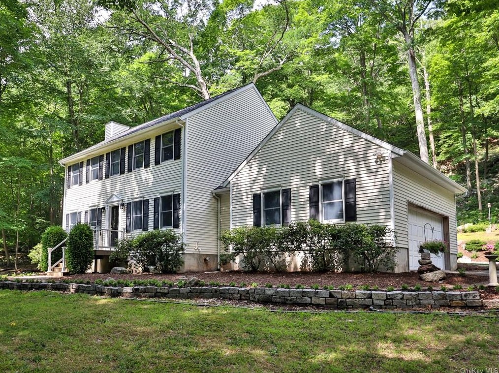 1346 Lakes Rd, Monroe, NY 10950-4223