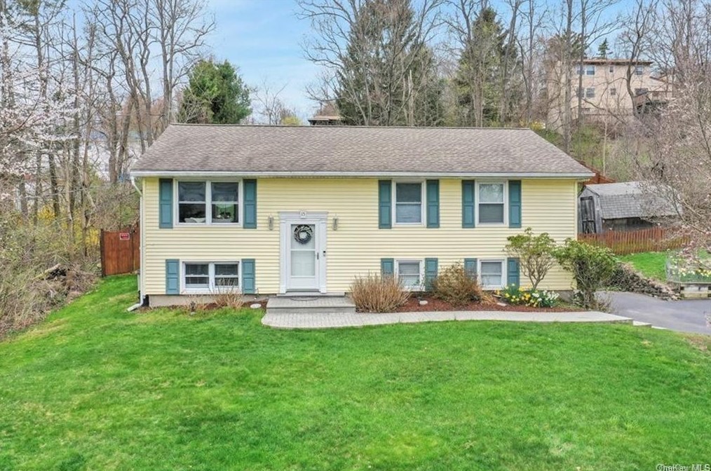 15 Mountainview Dr, Highland Mills, NY 10930