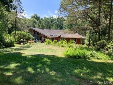 84 Palmer Trl, Kent Lakes, NY 10512-5749