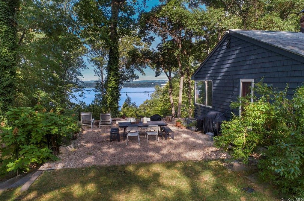 2 Hartsook Ln, Beacon NY  12508-4303 exterior