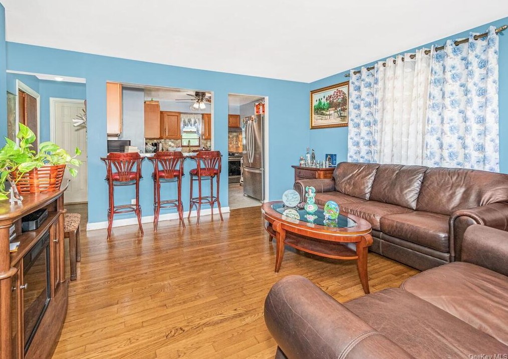15 Sunrise Ter, Yonkers, NY 10703-2032