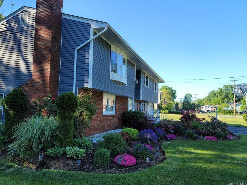 15 Gail Pl, Newburgh, NY 12550-1845