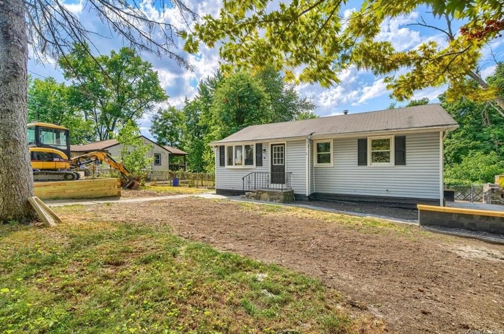 4 Revere Rd, Monroe, NY 10950-6958