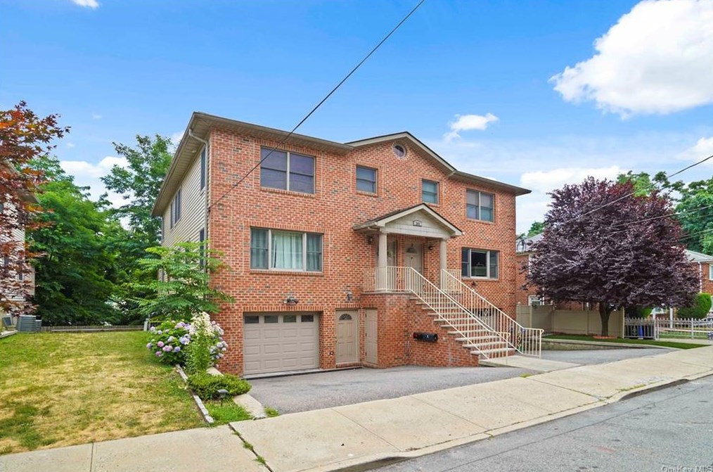 266 Woodland Ave, Yonkers, NY 10703-2319