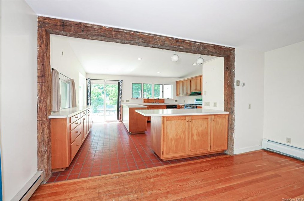 30 Hitchcock Hill Rd, Mahopac, NY 10541