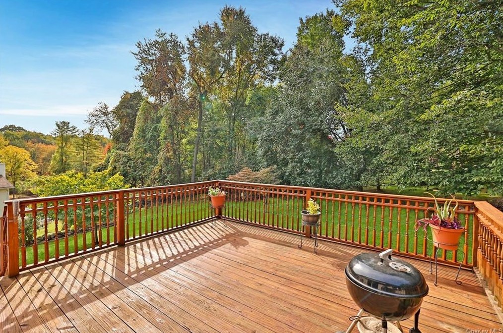 5 5 Oaks Ln, Valley Cottage, NY 10989