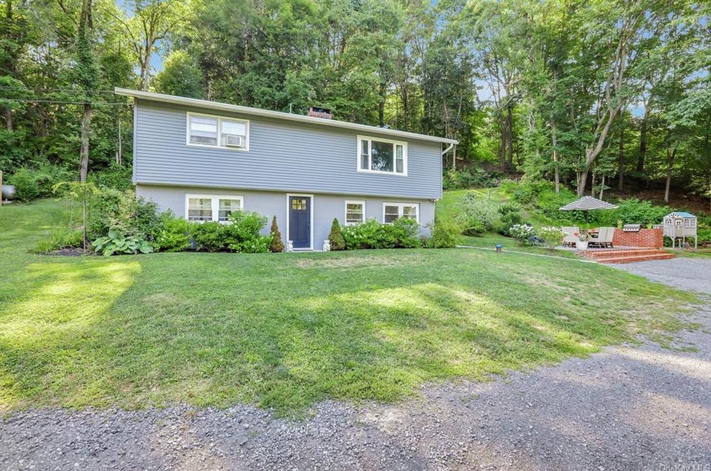 582 Fitzsimmons Rd, Red Hook, NY 12571